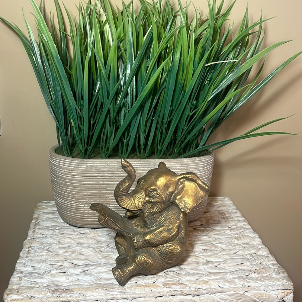 Sterling Industries Reading Elephant Bookend 
Resin w/Gold Leaf/Patina